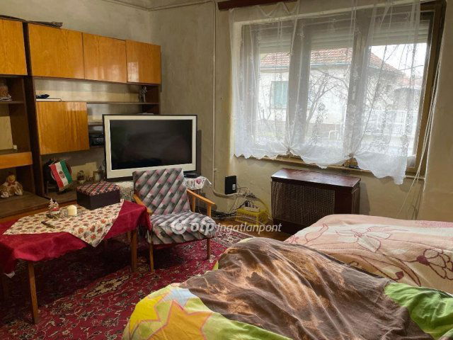 Eladó családi ház, Gyulán 27 M Ft, 3 szobás