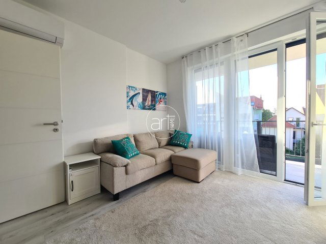 Kiadó téglalakás, albérlet, Szegeden, Móra utcában, 1+1 szobás