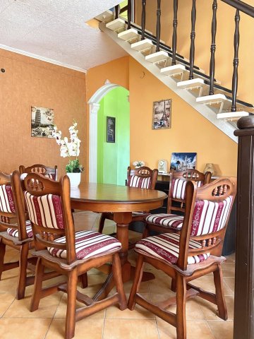 Eladó családi ház, Szegeden 84.7 M Ft, 5 szobás