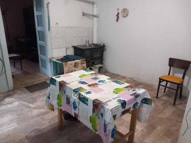 Eladó családi ház, Debrecenben 11 M Ft, 1 szobás