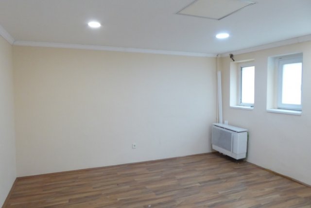 Kiadó üzlethelyiség, Pécsett, Megyeri úton 65 E Ft / hó