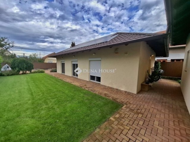 Eladó családi ház, Fóton 179 M Ft, 7 szobás