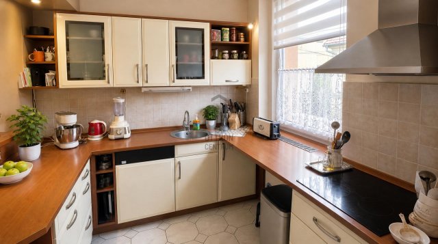 Eladó családi ház, Szombathelyen 105 M Ft, 6 szobás
