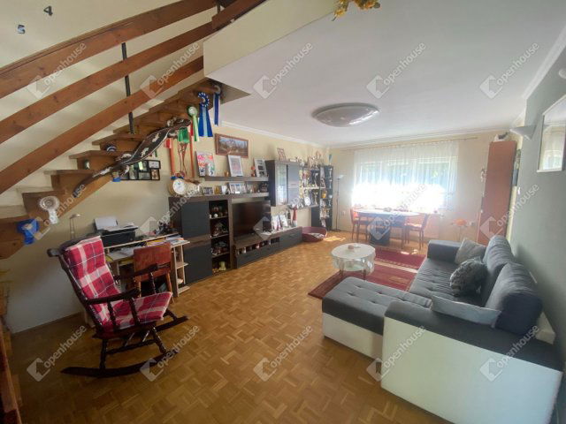 Eladó téglalakás, Jánossomorján 85.99 M Ft, 4 szobás