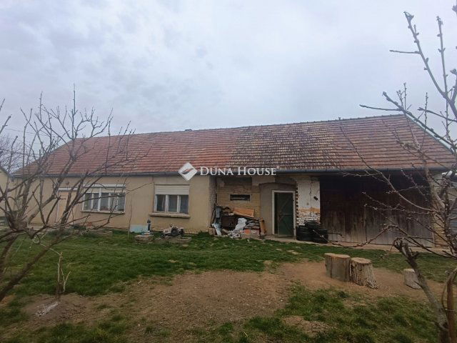 Eladó családi ház, Kurdon 7.5 M Ft, 2 szobás