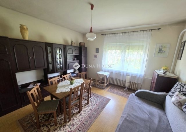Eladó családi ház, Monoron 89.9 M Ft, 6 szobás