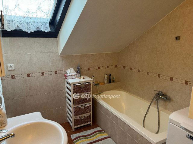 Eladó téglalakás, Pécsett 54.9 M Ft, 3 szobás