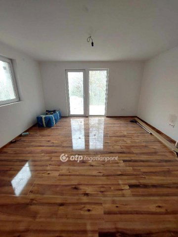 Eladó családi ház, Martonvásáron 39.99 M Ft, 2+2 szobás