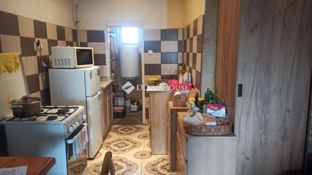 Eladó családi ház, Ercsiben 22.5 M Ft, 4 szobás