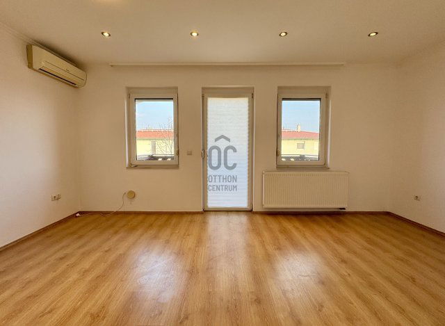 Eladó téglalakás, Szekszárdon 28.5 M Ft, 1 szobás