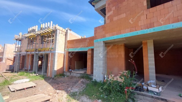 Eladó családi ház, Tatabányán 125 M Ft, 5 szobás