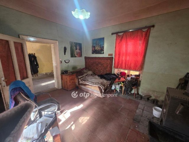 Eladó családi ház, Jászkisérén 8.5 M Ft, 2 szobás