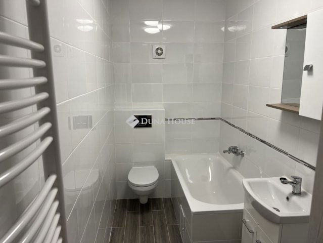 Eladó téglalakás, Pécsett 53.9 M Ft, 2 szobás