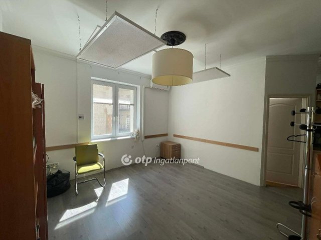 Eladó téglalakás, Budapesten, VIII. kerületben 93.9 M Ft