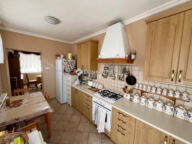 Eladó családi ház, Dunaújvárosban 89.9 M Ft, 5 szobás