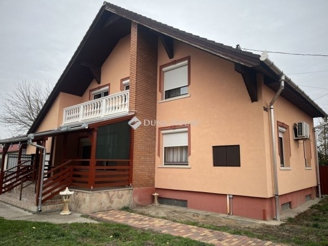 Eladó családi ház, Tápiószentmártonon 68 M Ft, 5 szobás