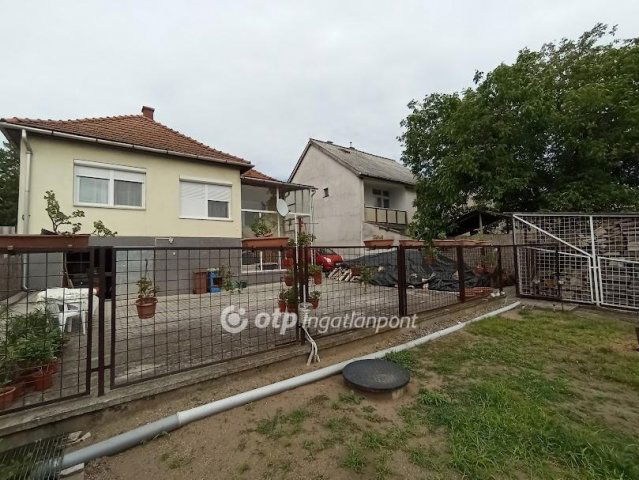 Eladó családi ház, Hatvanban 75 M Ft, 3 szobás