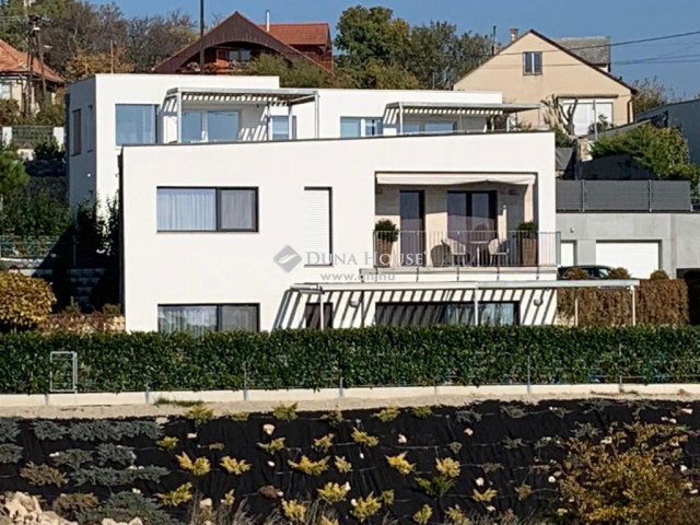 Eladó családi ház, Balatonfüreden 269 M Ft, 5 szobás
