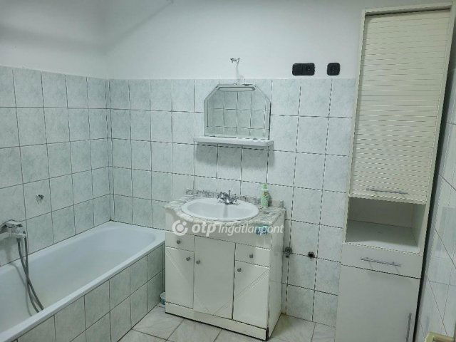 Eladó családi ház, Jászfényszarun 45 M Ft, 1+2 szobás