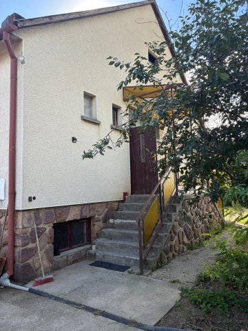 Eladó családi ház, Pécsett 62.9 M Ft, 3 szobás