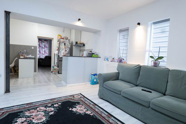 Eladó panellakás, Szegeden 124.654 M Ft, 6 szobás