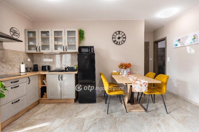 Eladó ikerház, Balatonvilágoson 120 M Ft, 2+1 szobás