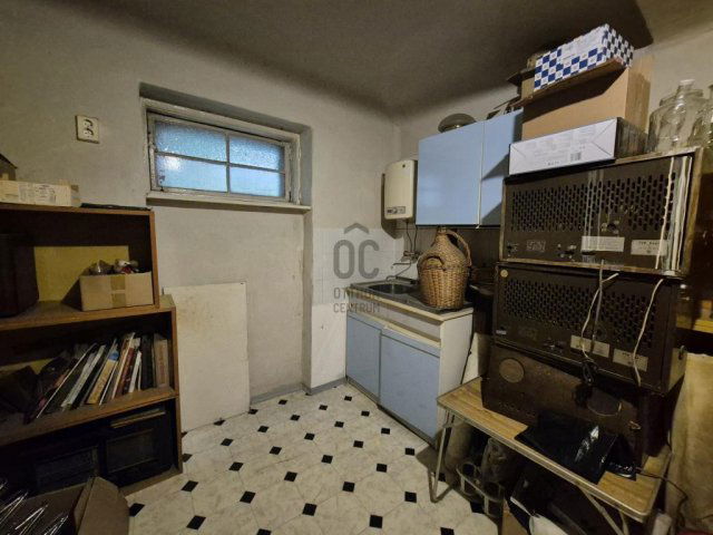 Eladó téglalakás, Pécsett 24.99 M Ft, 3 szobás