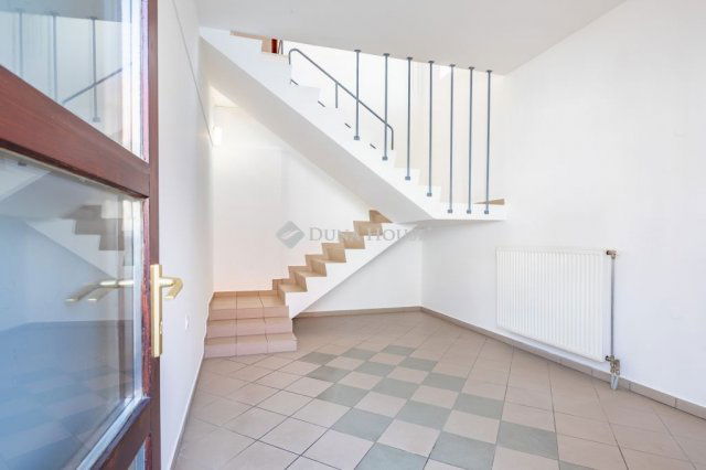 Eladó családi ház, Székesfehérvárott 149.99 M Ft, 6 szobás