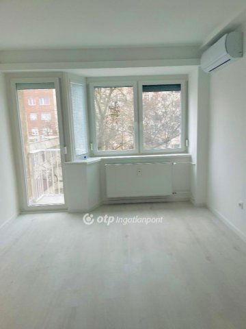 Eladó téglalakás, Pécsett 65 M Ft, 2 szobás