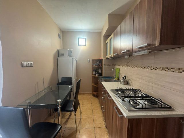 Kiadó panellakás, albérlet, Pécsett 180 E Ft / hó, 3 szobás