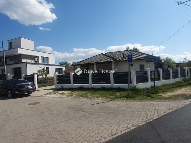 Eladó családi ház, Dunakeszin 119.999 M Ft, 3 szobás