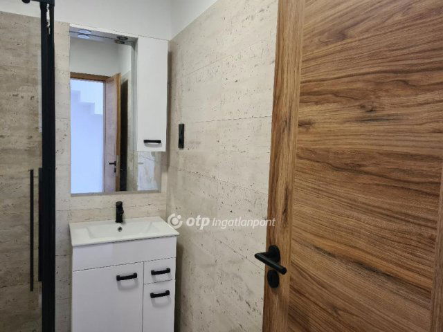 Eladó téglalakás, Budapesten, III. kerületben 69.999 M Ft