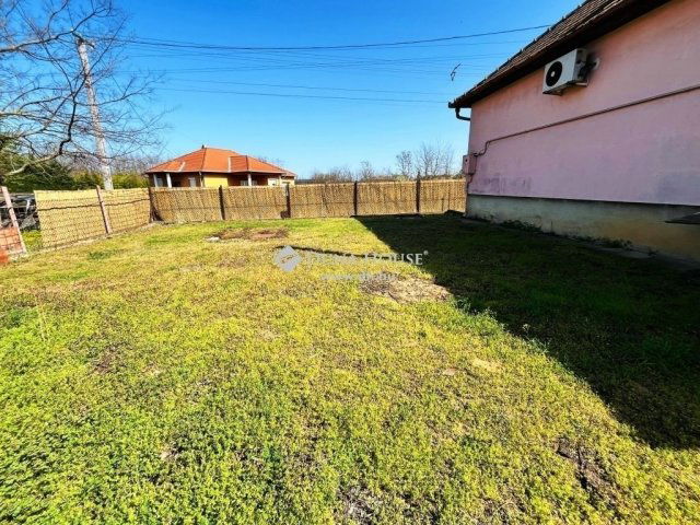 Eladó családi ház, Tápiószecsőn 36.9 M Ft, 2 szobás
