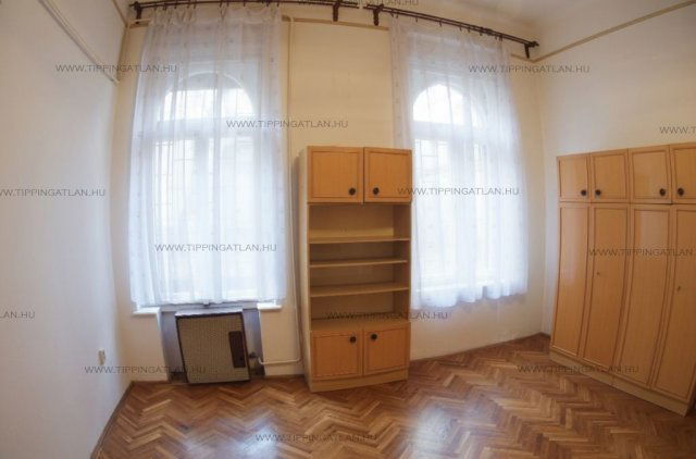 Eladó téglalakás, Budapesten, VIII. kerületben, Luther utcában