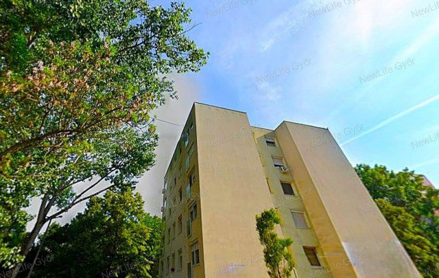 Eladó panellakás, Győrött 56.9 M Ft, 3 szobás
