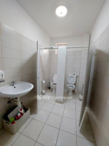 Eladó családi ház, Miskolcon 350 M Ft, 10 szobás