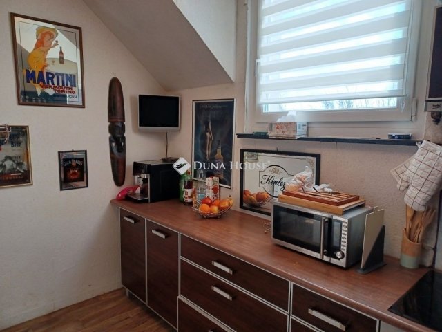 Eladó téglalakás, Szentendrén 93 M Ft, 5 szobás