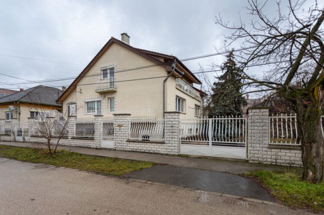 Eladó családi ház, Budapesten, XVIII. kerületben 120 M Ft