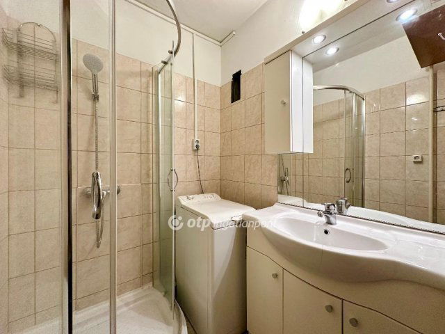 Eladó panellakás, Budapesten, III. kerületben 68.5 M Ft, 2 szobás