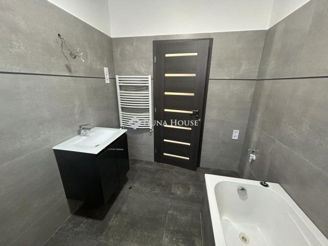 Eladó családi ház, Vecsésen 119.9 M Ft, 5 szobás