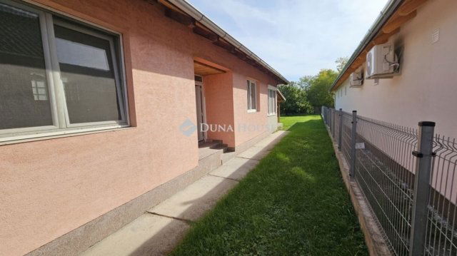 Eladó családi ház, Adonyban 69.99 M Ft, 3 szobás