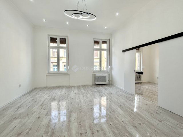 Eladó téglalakás, Budapesten, VII. kerületben 79.9 M Ft