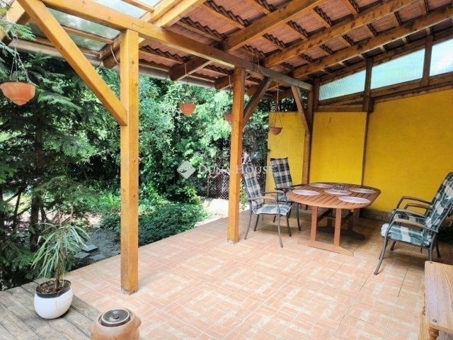 Eladó téglalakás, Vácon 89 M Ft, 4 szobás