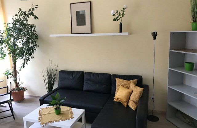 Kiadó téglalakás, albérlet, I. kerületben, Széna téren