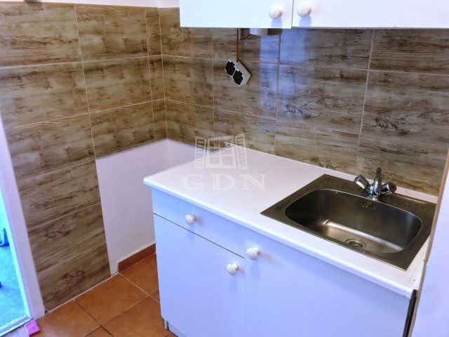 Kiadó panellakás, albérlet, Kecskeméten 120 E Ft / hó, 1 szobás
