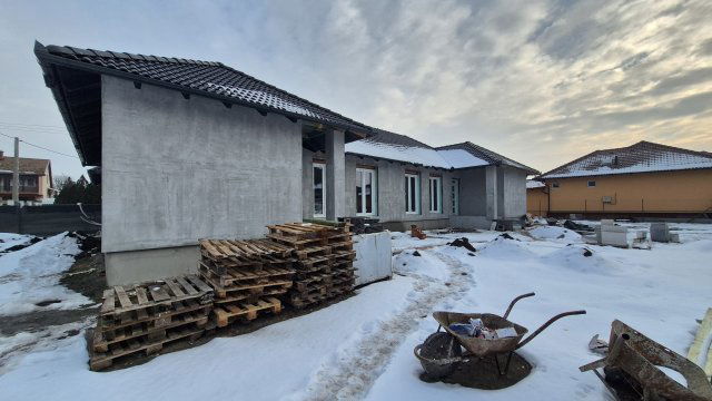 Eladó ikerház, Monoron 89.9 M Ft, 4 szobás / költözzbe.hu