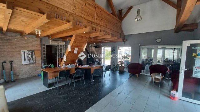Eladó üzlethelyiség, Pécsett 59.9 M Ft / költözzbe.hu