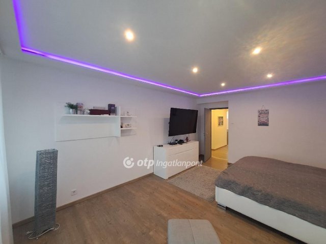 Eladó téglalakás, Szegeden 79 M Ft, 3 szobás