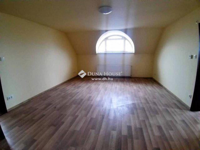 Eladó családi ház, Szigetszentmiklóson 510 M Ft, 6 szobás