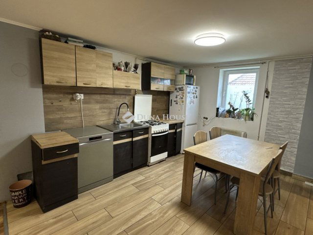 Eladó családi ház, Ajkán 46 M Ft, 4 szobás